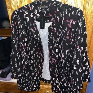 Women’s Cropped Style Flower Blazer